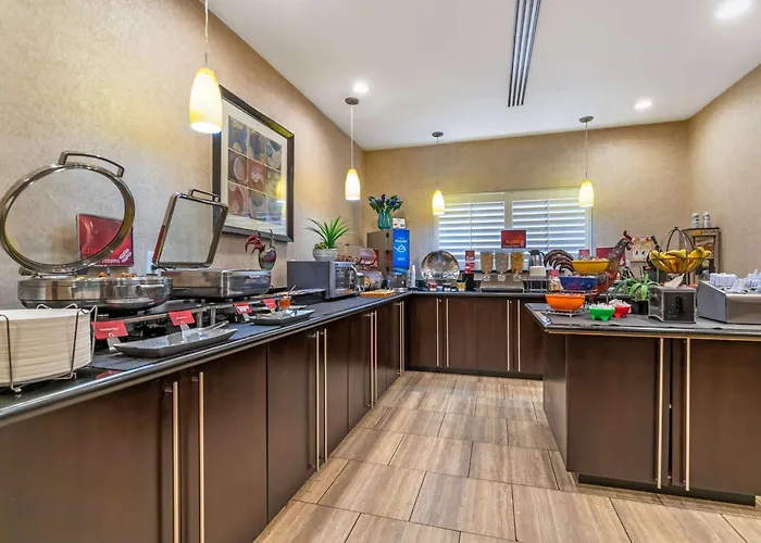 Best Western Plus Lytle Inn&Suites