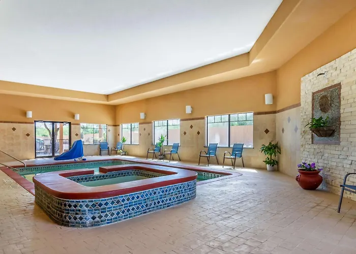Best Western Plus Lytle Inn&Suites