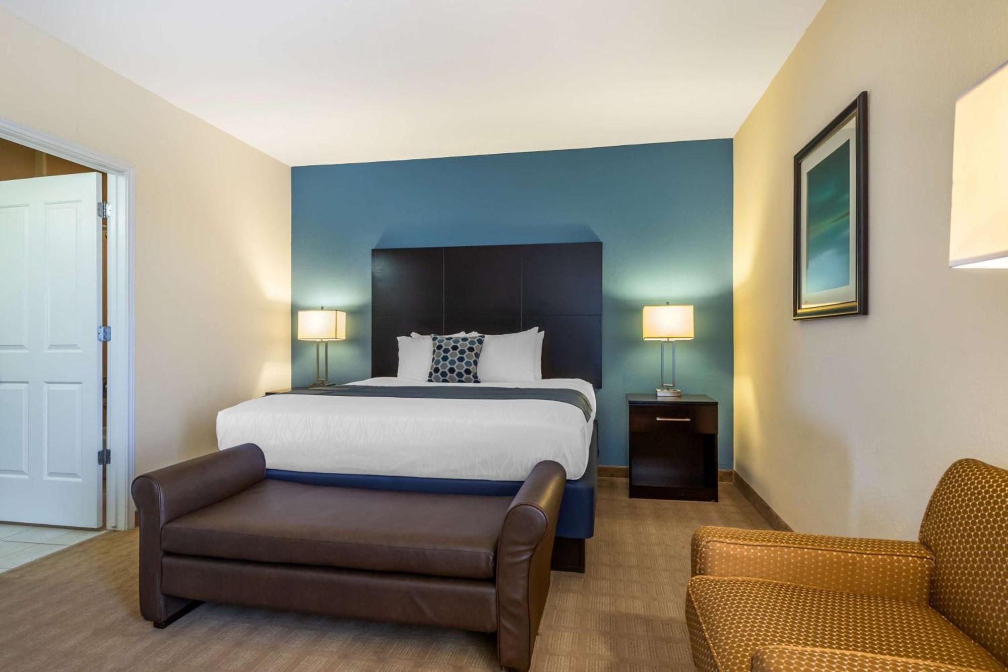 Western Inn&suites Lytle