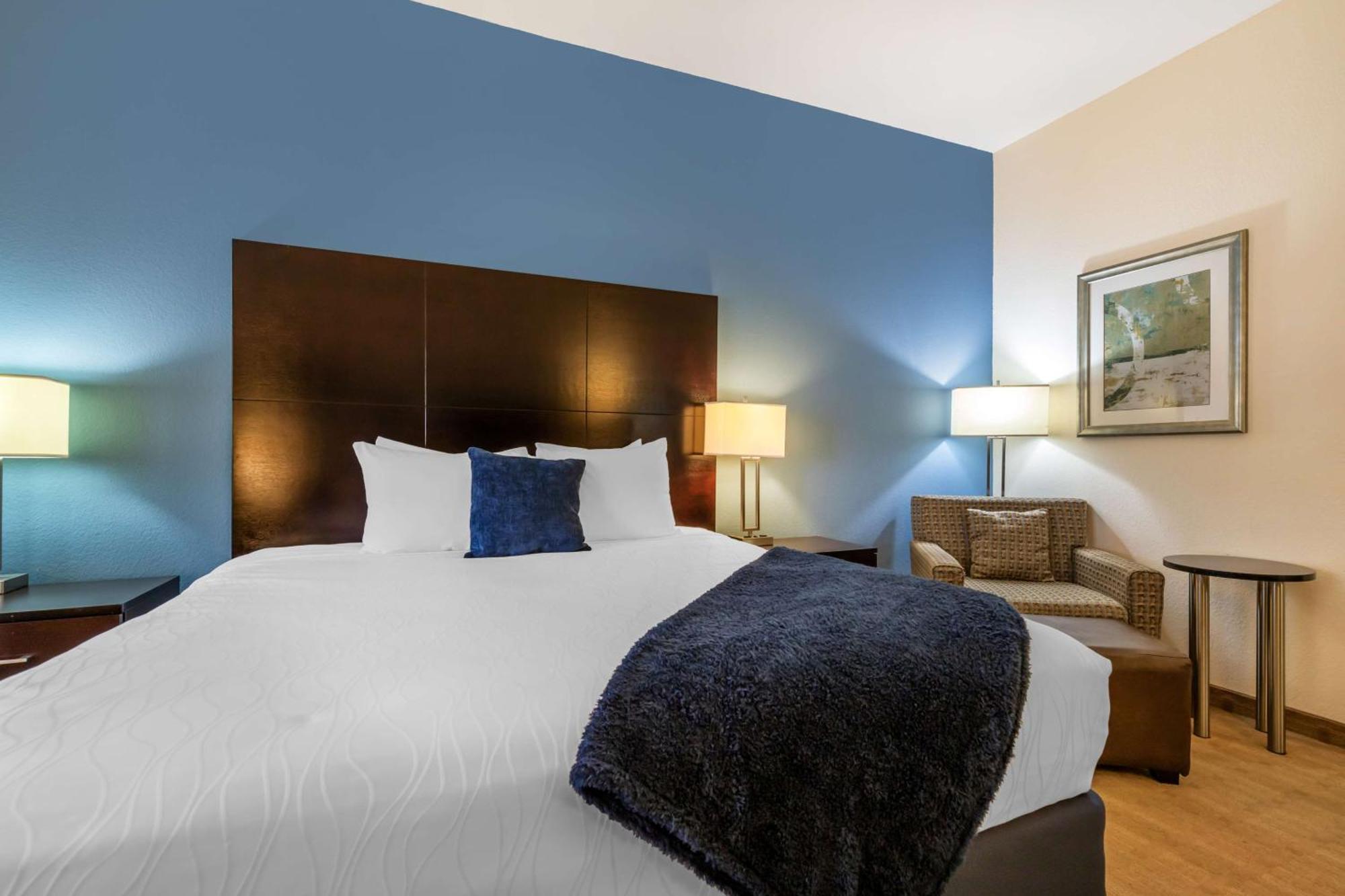 Western Inn&suites Lytle