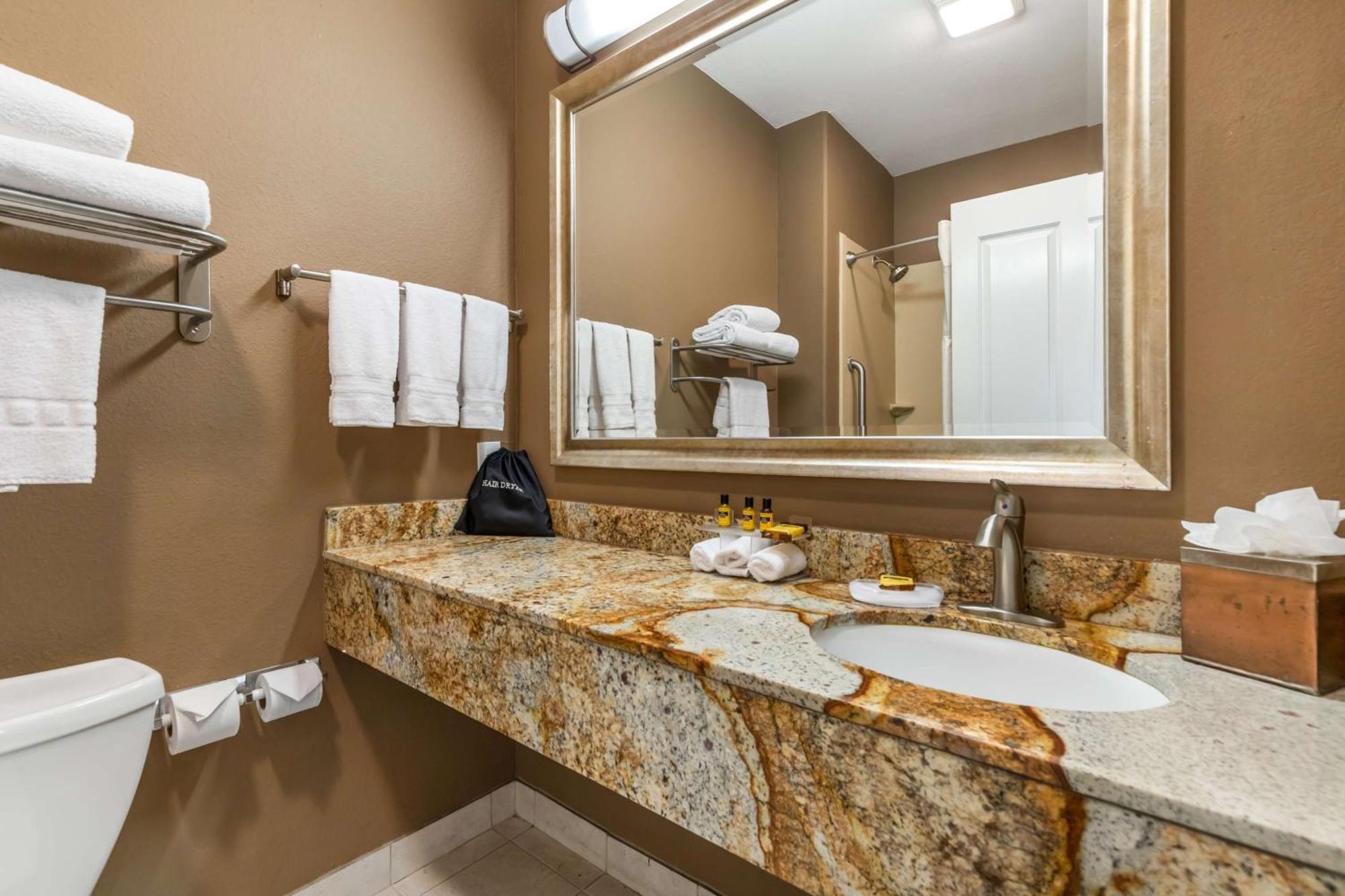 Western Inn&suites
