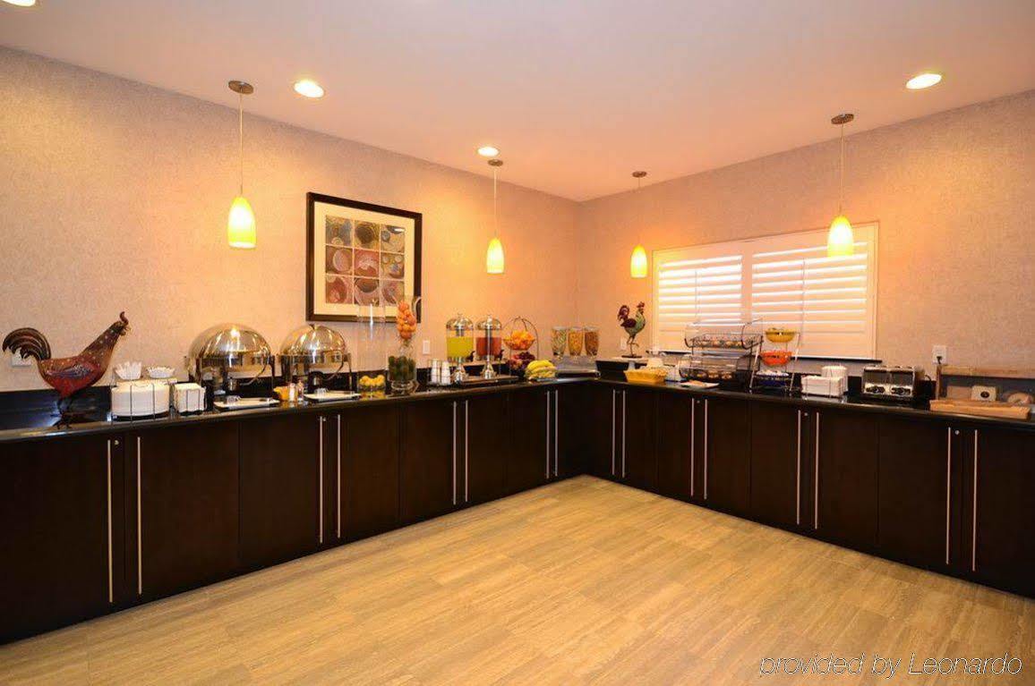 Western Inn&suites Lytle